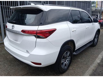Car Toyota Fortuner: picture 3