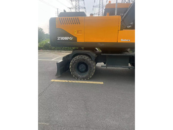 Wheel excavator HYUNDAI R210W: picture 4