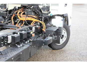 Cab chassis truck FUSO Canter 4C15E: picture 3