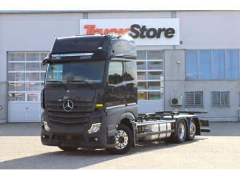 Container transporter/ Swap body truck MERCEDES-BENZ Actros 2553
