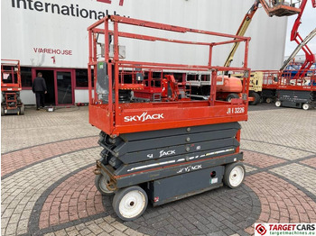 Scissor lift SKYJACK