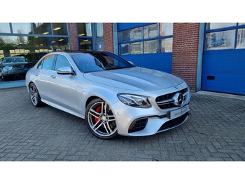 Sedan MERCEDES-BENZ