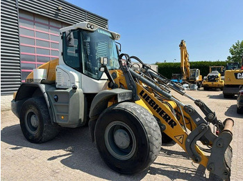 Wheel loader Liebherr L538: picture 3