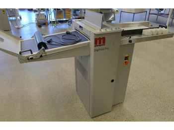 Folding machine