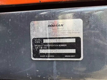 Crawler excavator Doosan DX 300 LC: picture 5