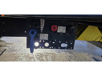 Leasing of Krone SD Megatrailer Hubdach Liftachse | SAF Achsen Krone SD Megatrailer Hubdach Liftachse | SAF Achsen: picture 5