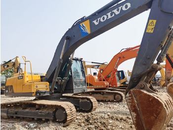 Crawler excavator Volvo EC220: picture 3