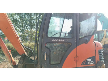 Mini excavator DOOSAN dx60: picture 5