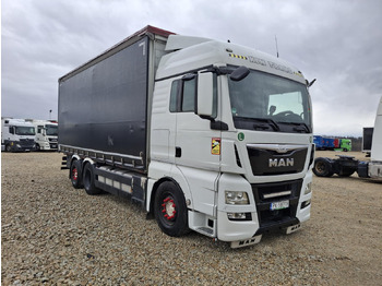 Curtainsider truck