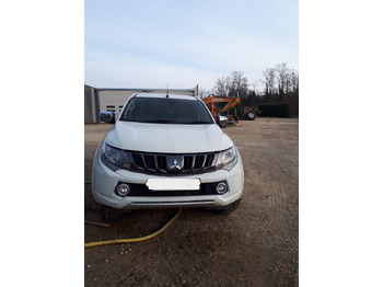 Pickup truck MITSUBISHI L200