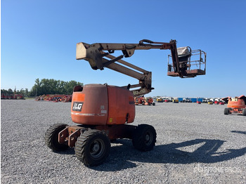 Articulated boom JLG
