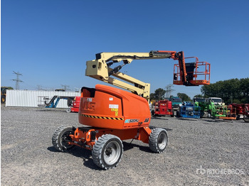 Articulated boom JLG