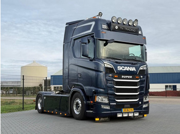 Tractor unit SCANIA S 520