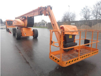 Articulated boom JLG