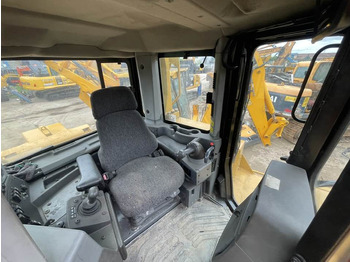 Bulldozer Caterpillar D8T: picture 3