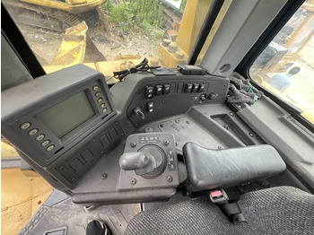 Bulldozer Caterpillar D8T: picture 5