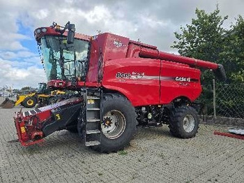Combine harvester CASE IH Axial-Flow
