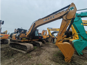 Crawler excavator CATERPILLAR 320D2: picture 2
