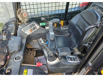 Skid steer loader JCB: picture 3