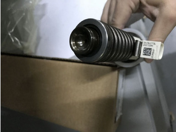 Injector for Truck Delphi 2018 BEBE4D24002   Volvo RENAULT-VOLVO truck: picture 4