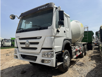 Concrete mixer truck howo: picture 2
