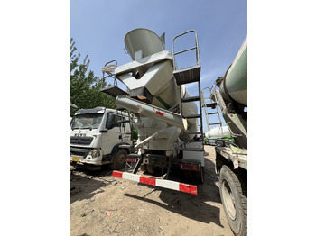 Concrete mixer truck howo: picture 4