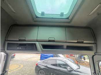 Cab and interior FORD