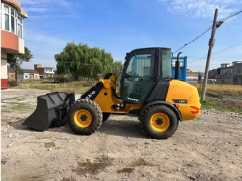Wheel loader Volvo L20F: picture 4