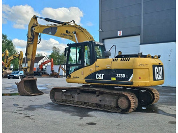 Crawler excavator CAT 323 D L: picture 3