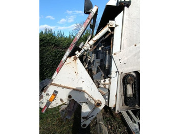 Asphalt distributor Renault: picture 3