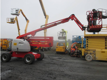 Articulated boom JLG