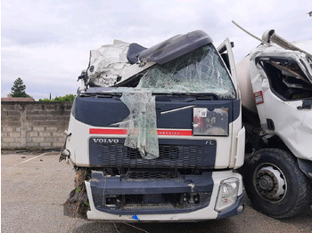 Interior photo 1: Tank truck VOLVO FL 280 CITERNE Interior photo 1: Tank truck VOLVO FL 280 CITERNE