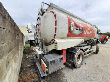 Interior photo 3: Tank truck VOLVO FL 280 CITERNE Interior photo 3: Tank truck VOLVO FL 280 CITERNE