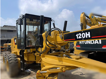 Grader CATERPILLAR 120H: picture 4 Grader CATERPILLAR 120H: picture 4