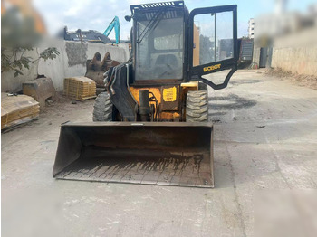 Skid steer loader JCB 185: picture 5
