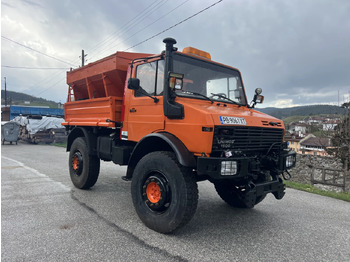 Snow removal vehicle UNIMOG U1500