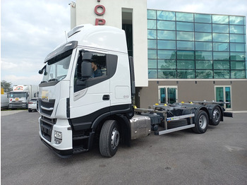 Container transporter/ Swap body truck IVECO AS260S48: picture 3
