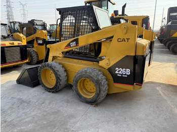 Skid steer loader CATERPILLAR 226B: picture 2