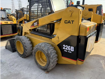 Skid steer loader CATERPILLAR 226B: picture 3