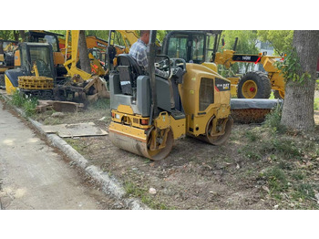 Road roller CATERPILLAR CB14B