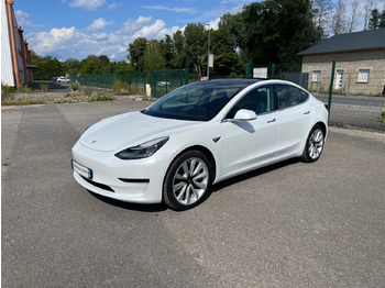 Sedan TESLA