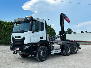 Hook lift truck IVECO Trakker