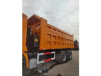 Tipper SINOTRUK HOWO 8x4 F3000 Dump Trruck Click for Discount: picture 2