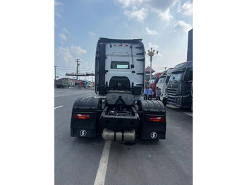 Tractor unit SINOTRUK Delong X6000 Tractor Unit 4X2 Automatic Transmission: picture 5