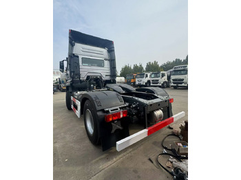 Tractor unit SINOTRUK HOWO