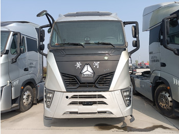 Tractor unit SINOTRUK