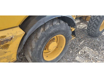 Wheel loader CATERPILLAR 908H: picture 4