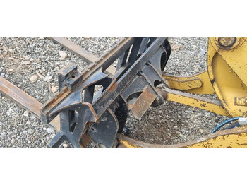 Wheel loader CATERPILLAR 908H: picture 3