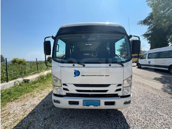 School bus Isuzu P65: picture 2