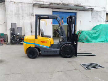 Diesel forklift TCM